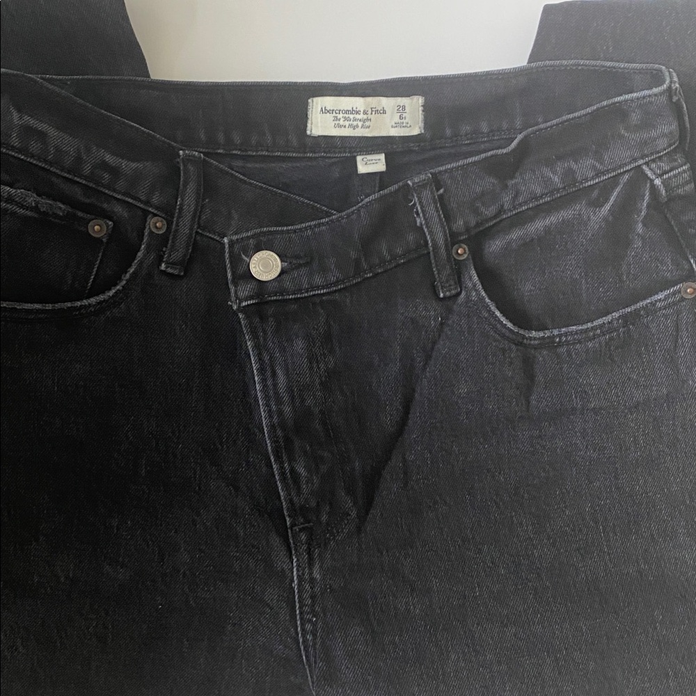 Abercrombie & Fitch The 90’s Straight Ultra High Rise Black Denim 28/6S Jeans